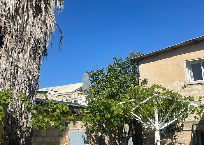 Al Yakhour Hostel